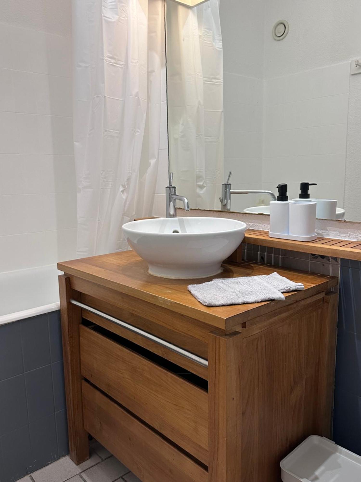 Studio Sur Le Port De Hyeres - A 2Min Des Plages, Clim & Balcon Εξωτερικό φωτογραφία