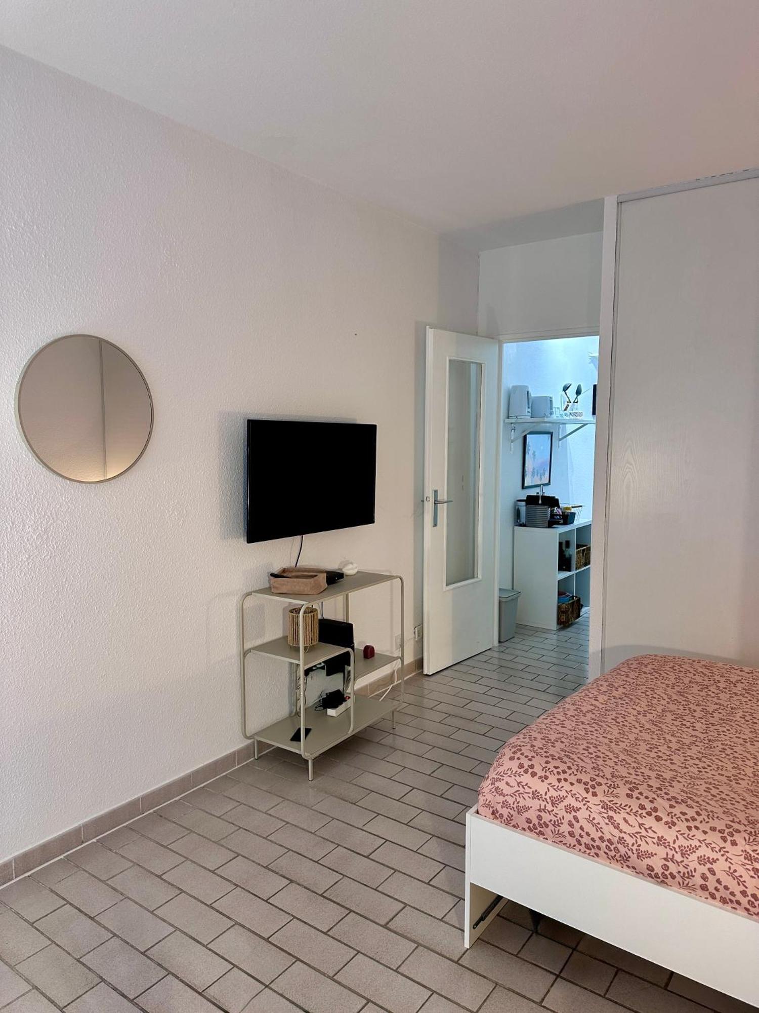 Studio Sur Le Port De Hyeres - A 2Min Des Plages, Clim & Balcon Εξωτερικό φωτογραφία