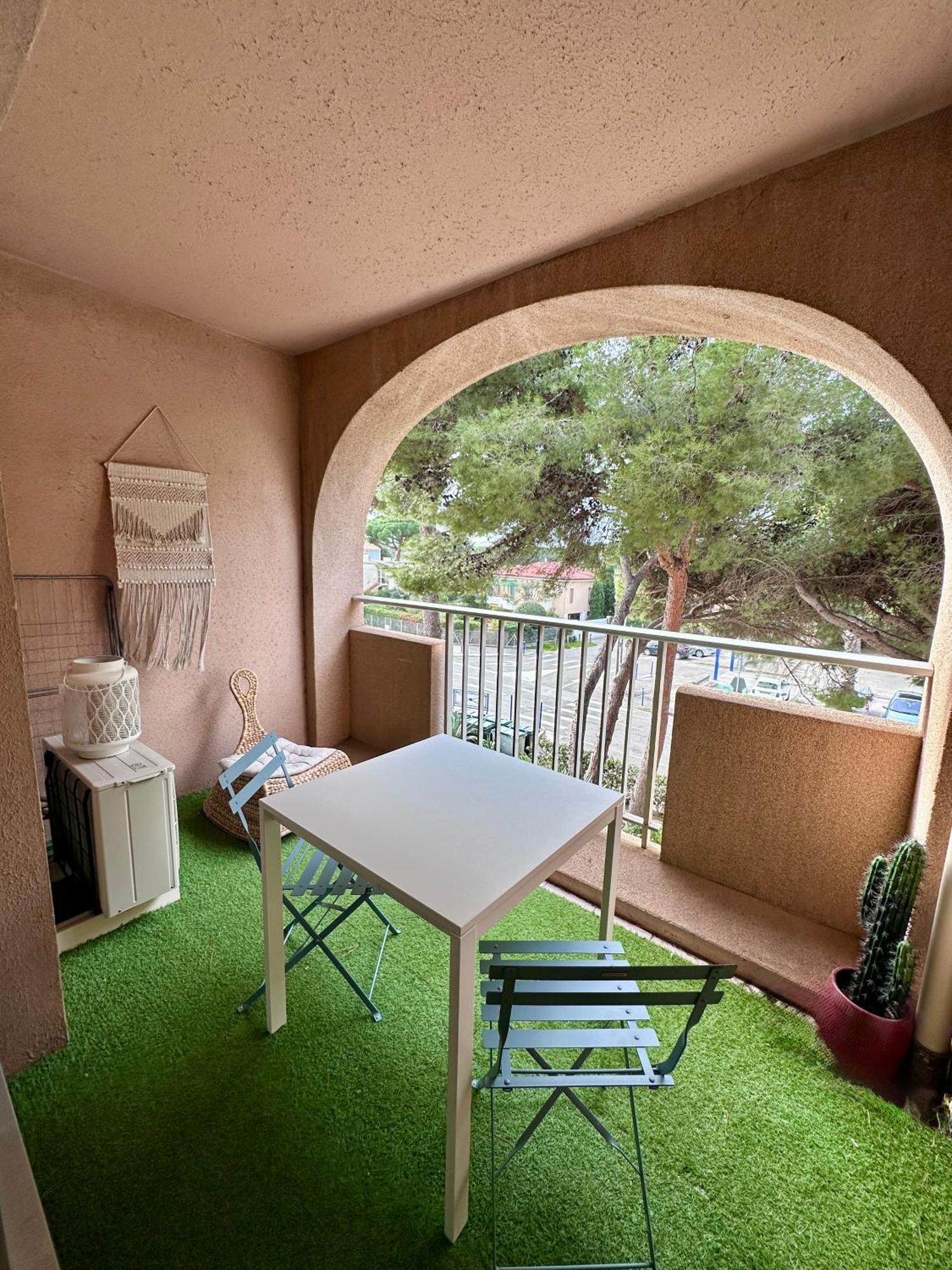 Studio Sur Le Port De Hyeres - A 2Min Des Plages, Clim & Balcon Εξωτερικό φωτογραφία